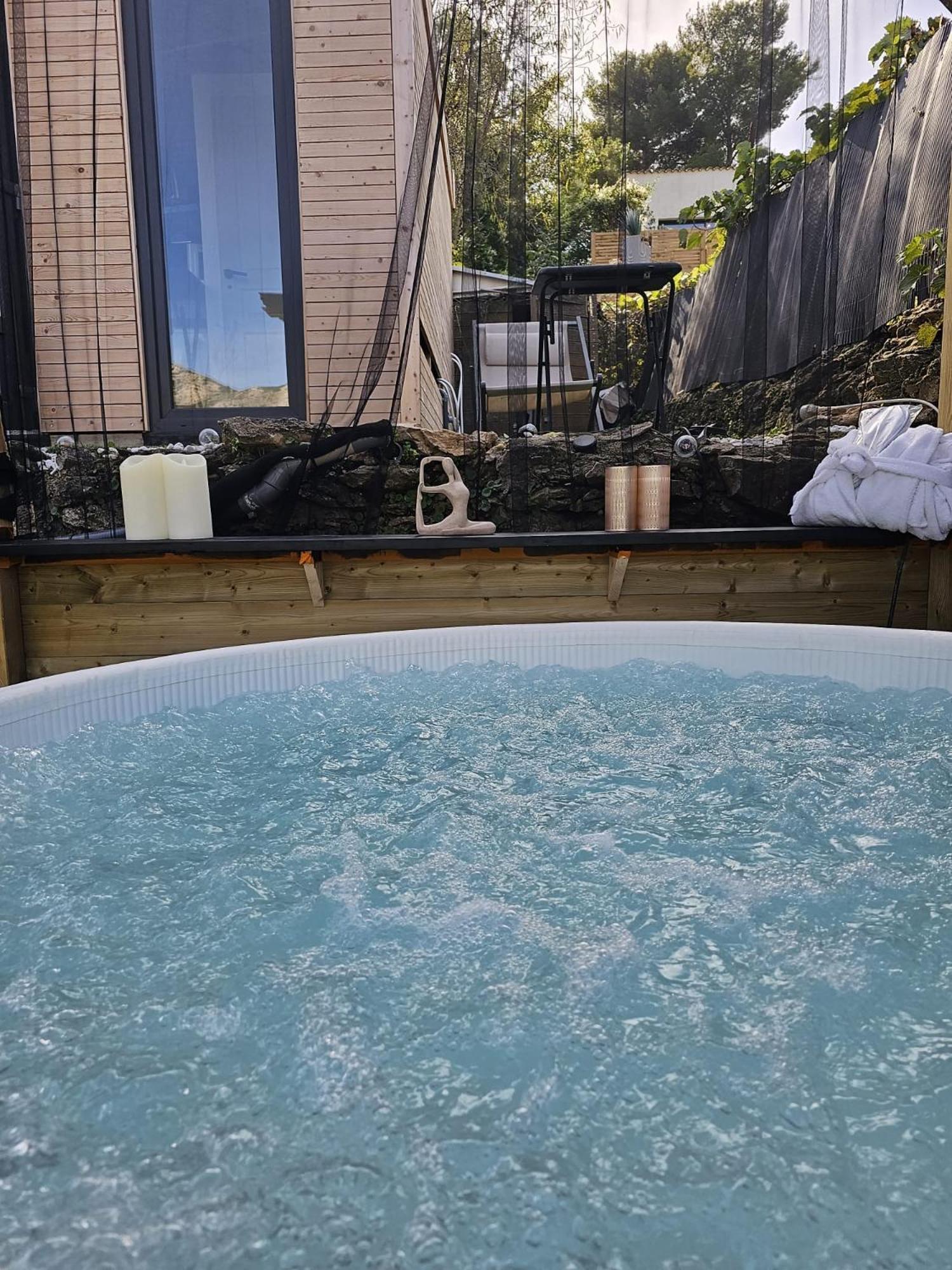 Le Nid Des Calanques Et Son Jacuzzi Apartment *
